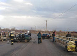 Под Волгоградом двое погибли в лобовом ДТП на мосту 