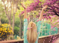 Темный блеск для губ, много воды и любовь, – волгоградские эксперты рассказали, как похорошеть к весне