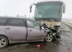 Пассажирский автобус попал в ДТП под Волгоградом
