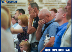 Слезы мужчин под гимн России: в Волгограде передали награды семьям 10 погибших на Украине