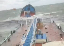 Разломило пополам: два построенных в Волгограде танкера терпят крушение