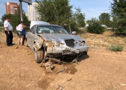 Машина виновника отлетела на несколько метров в поле: подробности ДТП в Волжском, где пострадали дети