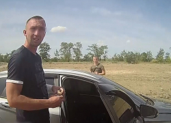 Брошенный волгоградец отправился в погоню за женой с тремя детьми: видео с места ДТП