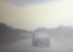 Стрелять буду: на видео попала полицейская погоня за угонщиком в Урюпинске