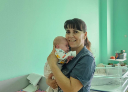 Волгоградские врачи спасли новорожденную девочку с весом всего 700 граммов