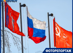 Позорные обтрепыши в меньшинстве, а самый главный пропал: что творится с флагами РФ в Волгограде 
