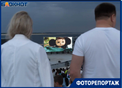 Проливной дождь и аплодисменты: в Волгограде «Чебурашка» оказался популярнее диджеев