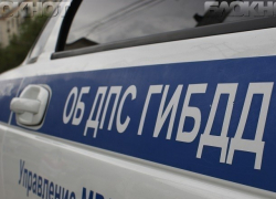 Микроавтобус протаранил легковушку в Камышине: 8-летняя девочка в больнице