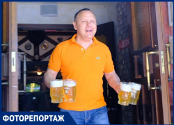 Волгоградцы впервые пришли в кафе спустя три месяца: как это было в объективе фотографа