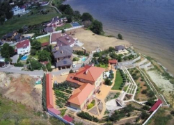 Дорогу до Латошинки, где живет "элита" Волгограда, ремонтируют и расширяют 