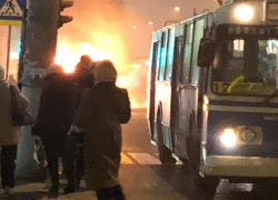 Жуткий пожар в маршрутке №59 попал на видео в Волгограде