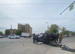 Столкнулись два вип-авто: подробности ДТП с переворотом в Волгограде