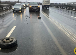 Движение парализовало на «танцующем мосту» в Волгограде