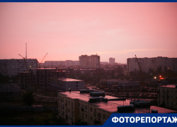 Проливной летний дождь запечатлел фотограф в Волжском