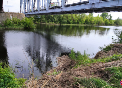 Слетевший с дороги внедорожник утонул в реке под Волгоградом