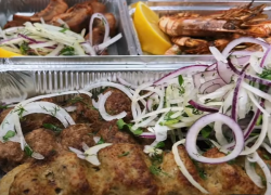 Волгоградка пожаловалась на голодного таксиста, укравшего ее шашлык 