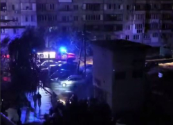 «Думали, попало в дом»: ударом молнии обесточило жилой массив под Волгоградом: видео
