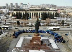Власти Волгоградской области просто обнаглели, - депутат Госдумы на праздничном митинге