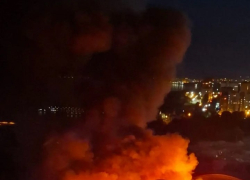В Волгограде произошел пожар на территории заброшенного завода