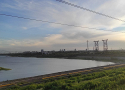 Мужчина упал с моста Волжской ГЭС и разбился насмерть