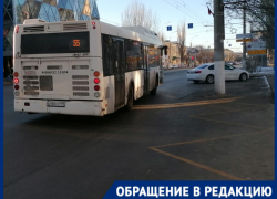 «Зашла как в пепельницу»: волгоградка пожаловалась на прокурившего салон автобуса водителя автобуса
