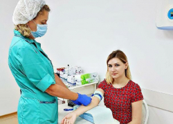 Засыпающую на работе волгоградку спасли от увольнения за 170 рублей