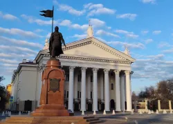Обещание 20-летней давности о переносе памятника в центре Волгограда исполнили власти 