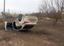 Приезжий из Кыргызстана угнал иномарку и по дороге на родину попал в три ДТП в Волгограде: видео