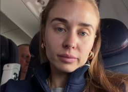 Блогер-миллионник пережила страх и сняла нервное видео в севшем не с первого раза самолете