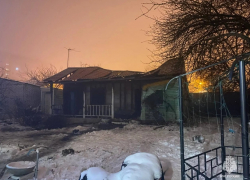  Женщину чудом спасли живой из огня в Волгограде