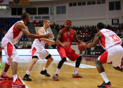 Волгоградские баскетболисты проиграли свой первый матч в Новом 2015 году