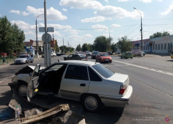 «Куда же так лететь»: на Рабочем в Волжском столкнулись Daewoo Nexia и ВАЗ-2114
