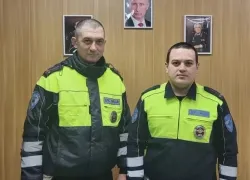 Застрявшую в грязи волгоградку спасли полицейские 