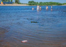 «Он не умел плавать»: в Волжском утонул парень после прыжка с моста