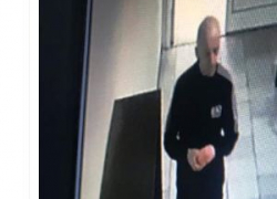 В Волгограде ищут мужчину, который ограбил ремонтную мастерскую