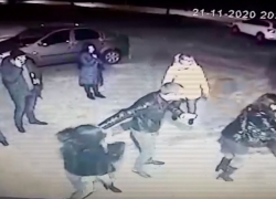 «Я подошёл к нему, ударил по лицу, ткнул ножом»: видео массовой драки в кафе Волгограда