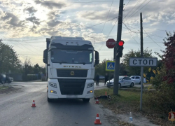 Волгоградский подросток на самокате «влетел» под колеса фуры 
