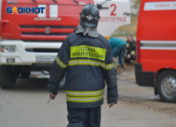 Мужчину спасли из полыхающего дома в Волгоградской области 