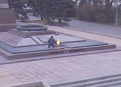 В Волгограде задержали прикурившего  сигарету от Вечного огня гостя города