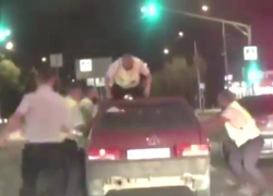 Четыре наряда ДПС ловили пьяного водителя за рулем «восьмерки» в Волгограде: видео погони