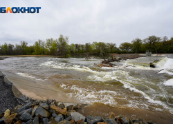 «Вода нашла более простой путь»: комиссия чиновников скрыла прорвавшуюся плотину под Волгоградом