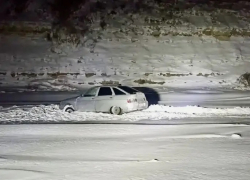  Пятеро застряли в снежном плену под Волгоградом