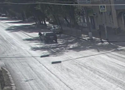 Сбитая на переходе водителем Toyota в Волгограде женщина умерла