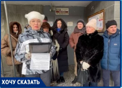 Рушится подъезд, нулевая видимость: парящий подвал довел отчавшихся волгоградцев до прокуратуры