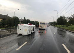 В Волгограде столкнулись маршрутка из Элисты и автобус №55