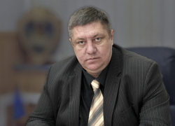 Любил рыбачить и умилялся маленькими собачками: ставший жертвой коронавируса депутат-богатырь