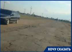 Опасную дорогу в волжском поселке просят отремонтировать местные автомобилисты