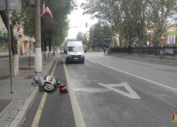 Дед на скутере покалечил бредущего по центру Волгограда пешехода