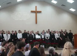 «Мама никакая, от нее не отходят»: в Волгограде прощаются с убитым в «Магните» многодетным дьяконом
