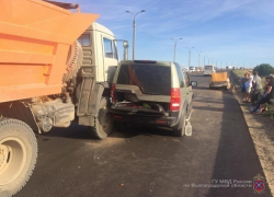 Land Rover устроил массовое ДТП с КамАзом, автобусом и "Жигули" на севере Волгограда